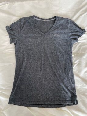 Under Armour Women’s Heather Charcoal V-Neck Short Sleeve Tee